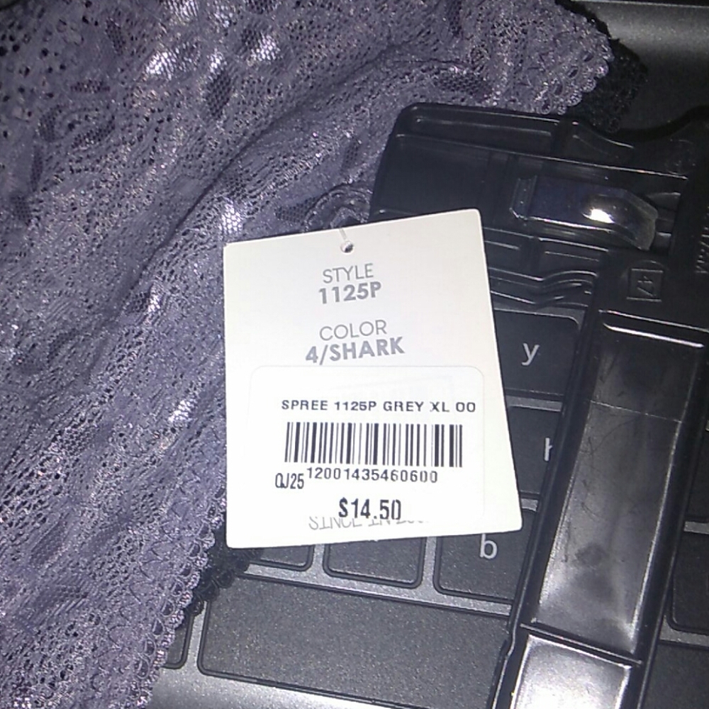 Lingerie - Picture 5 of 6
